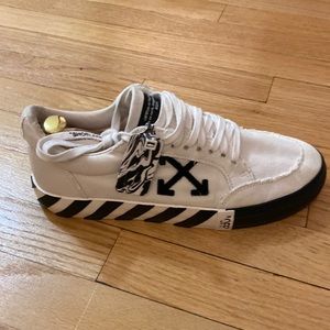Authentic Low White And Black Off White Sneakers